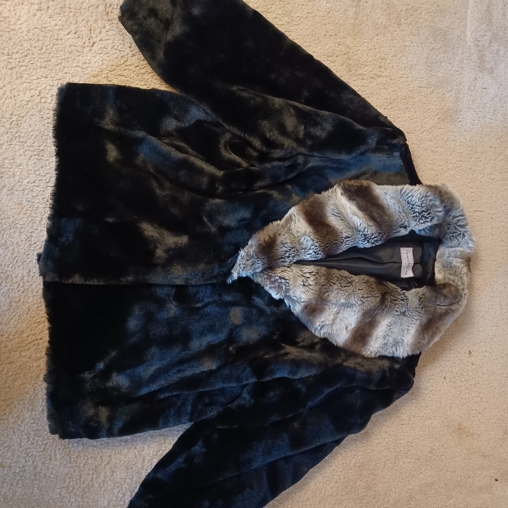 2x Pamela Mccoy Faux Fur Coat